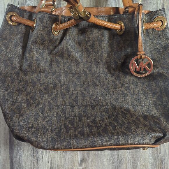 Michael Kors Brown/Tan Signature Coated Leather Jet Set Drawstring Bag Large - Picture 6 of 14